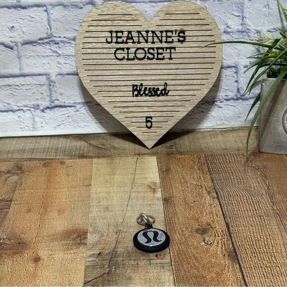 Lululemon Logo Keychain - Picture 2 of 9